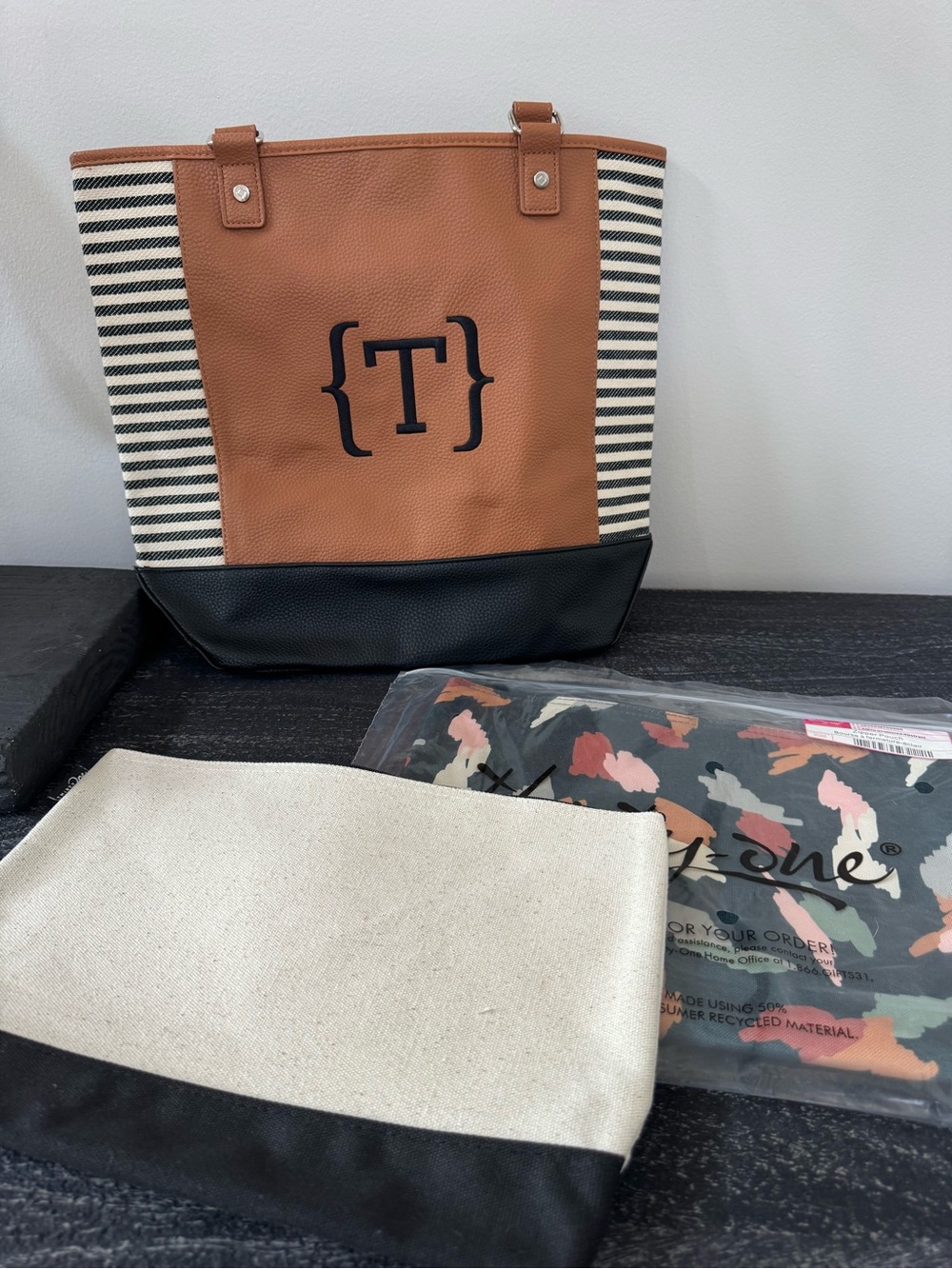 Thirty-One Color Block tote with 2 zipper pouches